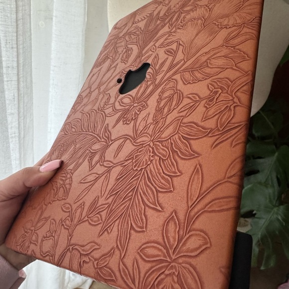 Accessories - Floral Embossed Laptop Case‎ 15”